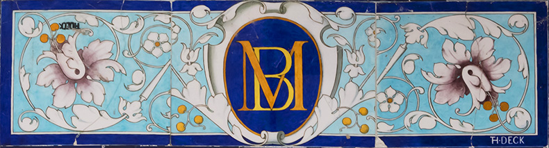 dessus de porte entrée - Maison des Assiettes - Bias 47